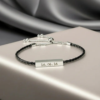 Elegantes Armband mit Gravur in Silber und schwarzem Lederband - personalisiert mit wichtigem Datum 16.06.16
