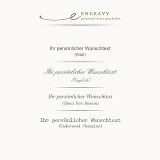 Übersicht der verfügbaren Gravur-Schriftarten für personalisierte Armbänder Arial, Courier New, Times New Roman, Underwood Champion, Verdana und English.